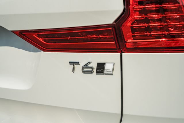 Used 2021 Volvo XC60 T6 R-Design w/ Advanced Package image 7