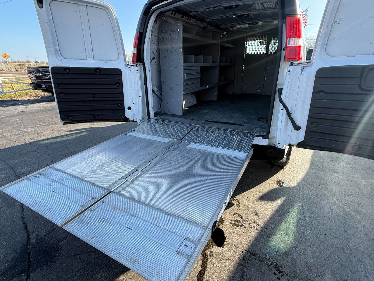 Used 2019 Chevrolet Express 3500 w/ Driver Convenience Package image 15