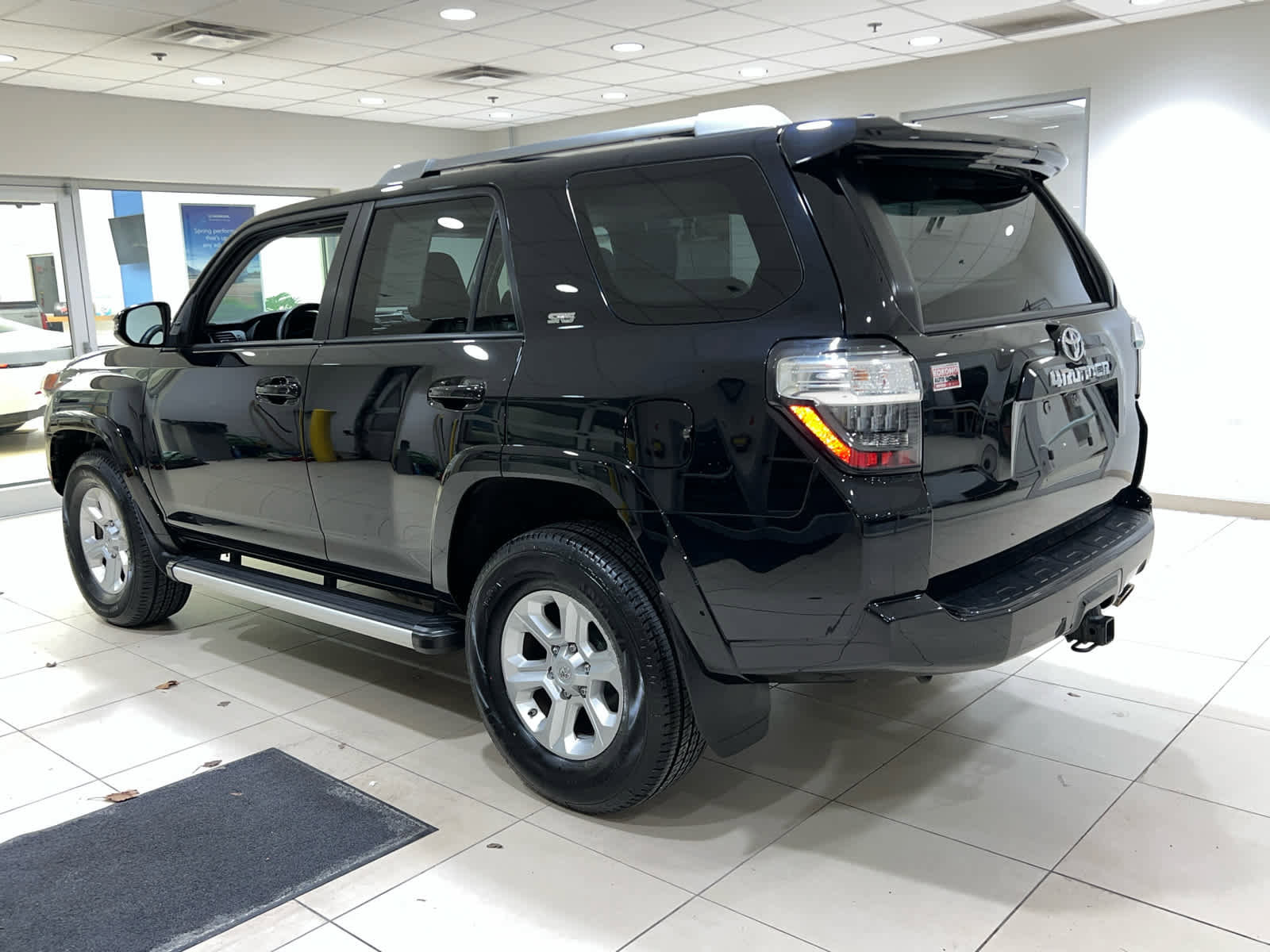 Used 2016 Toyota 4Runner SR5 Premium w/ Convenience Package image 10