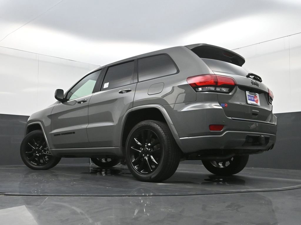 Used 2022 Jeep Grand Cherokee Laredo X RWD image 28