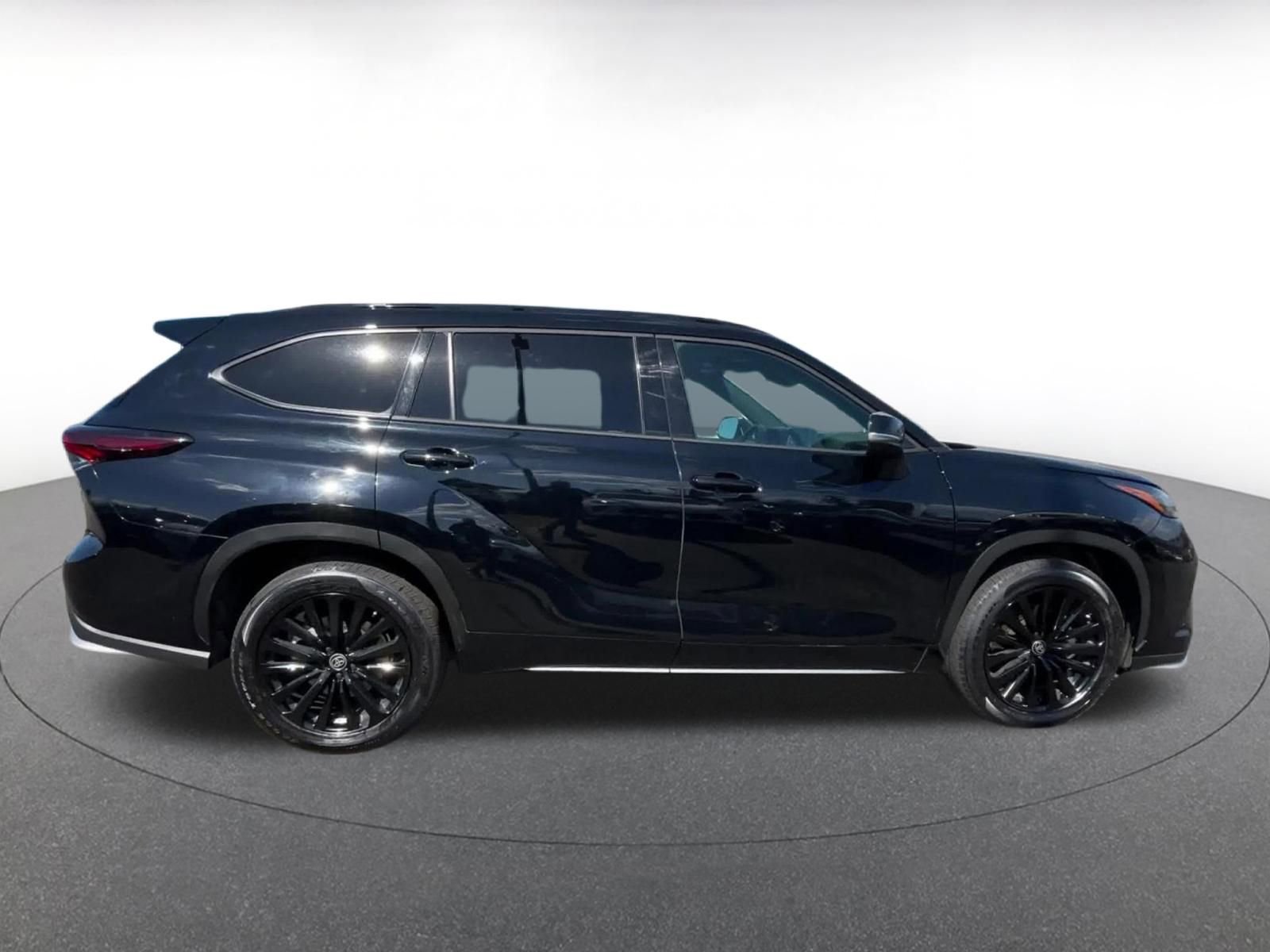 Used 2025 Toyota Highlander XSE image 16