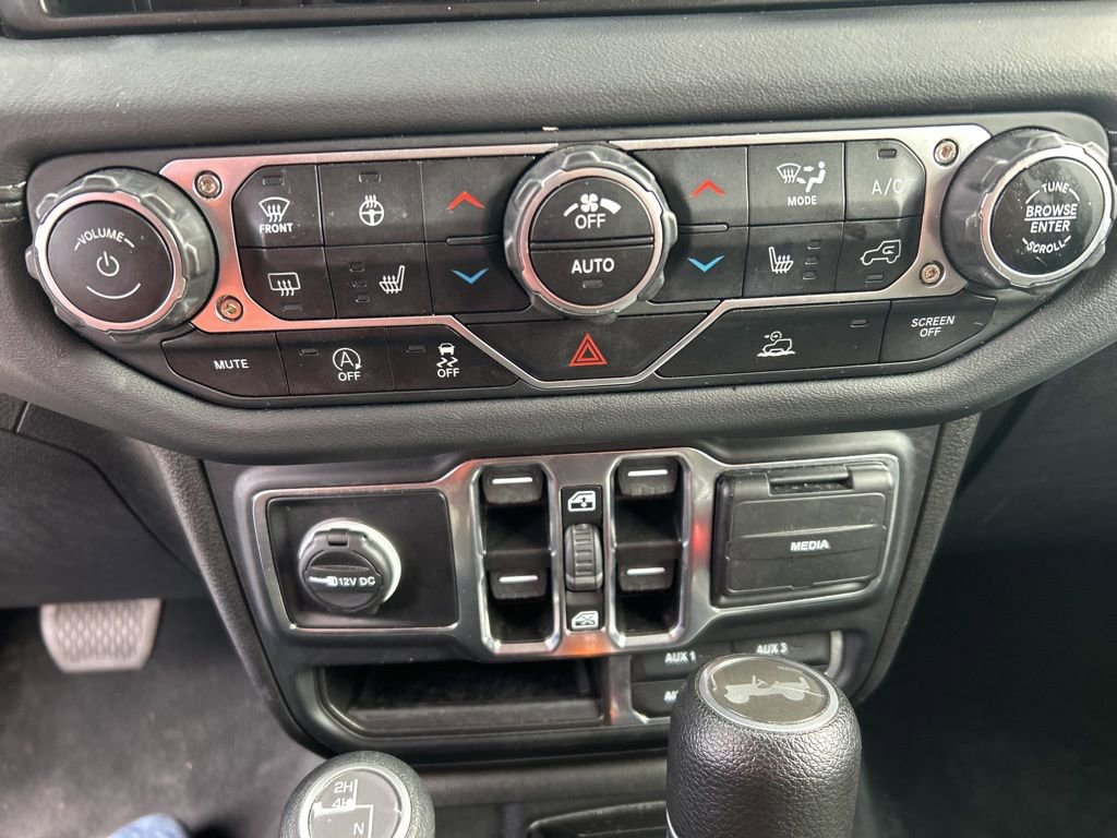 Used 2024 Jeep Wrangler Sahara image 23