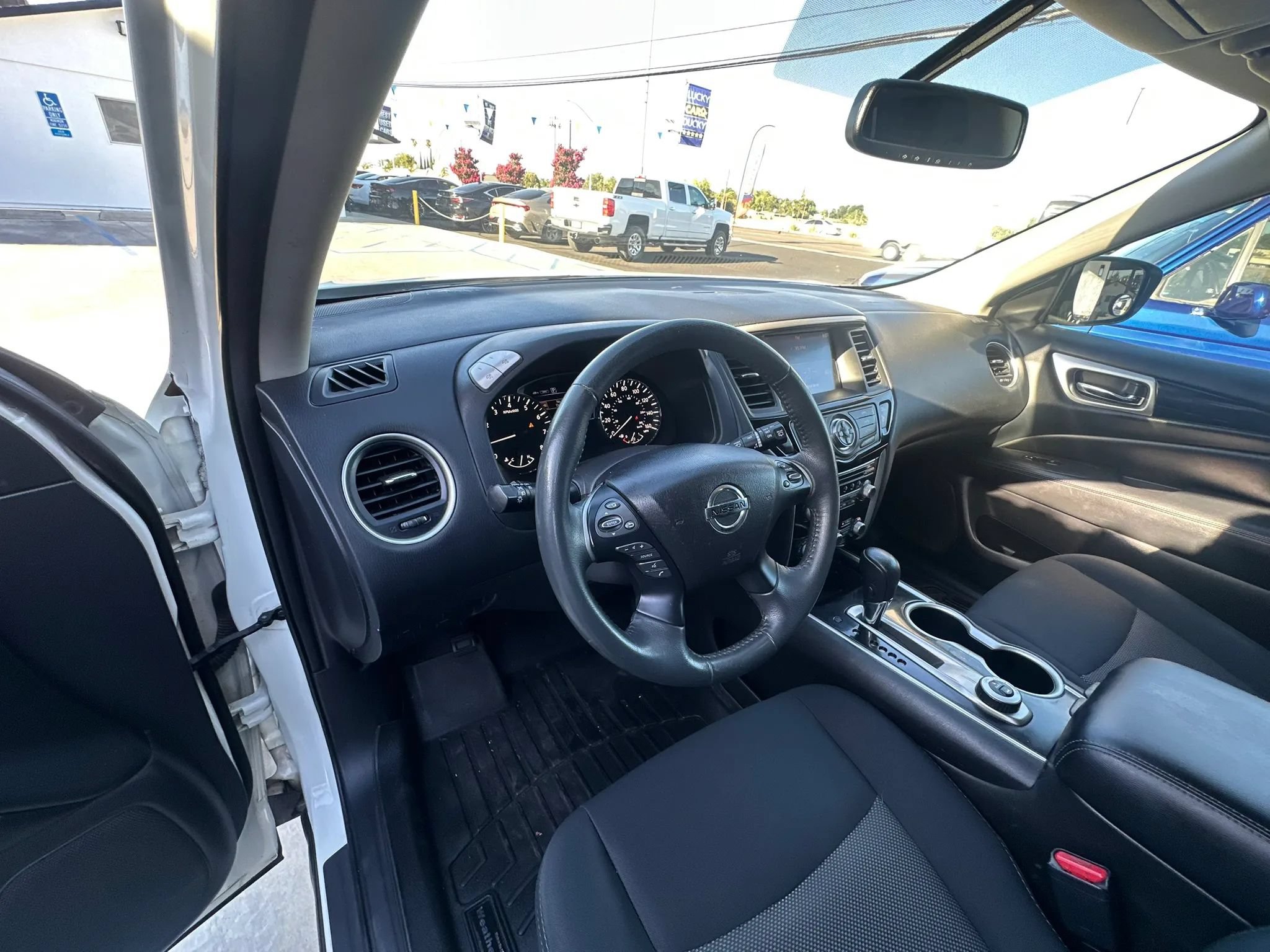 Used 2018 Nissan Pathfinder SV AWD/4WD image 33