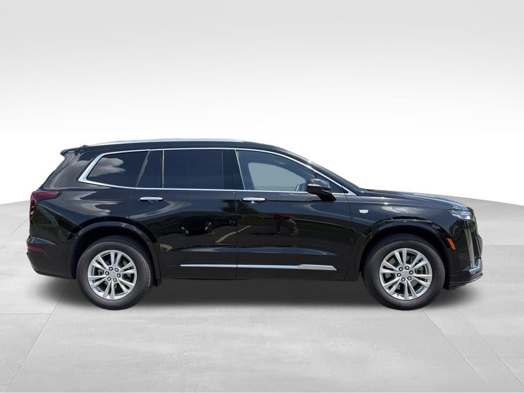 Used 2025 Cadillac XT6 Luxury FWD image 2