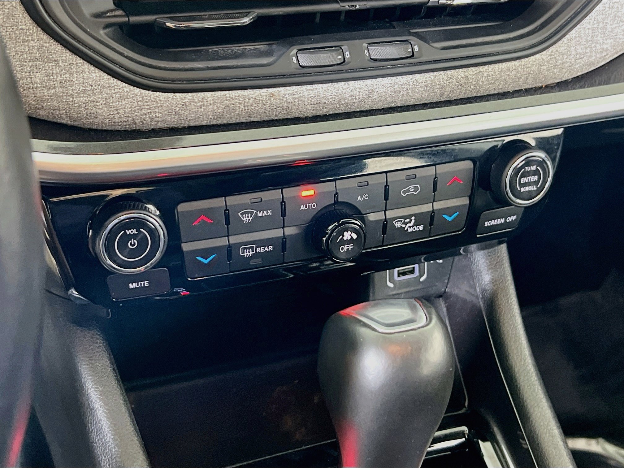 Used 2022 Jeep Compass Latitude w/ Sun and Sound Group AWD/4WD image 15