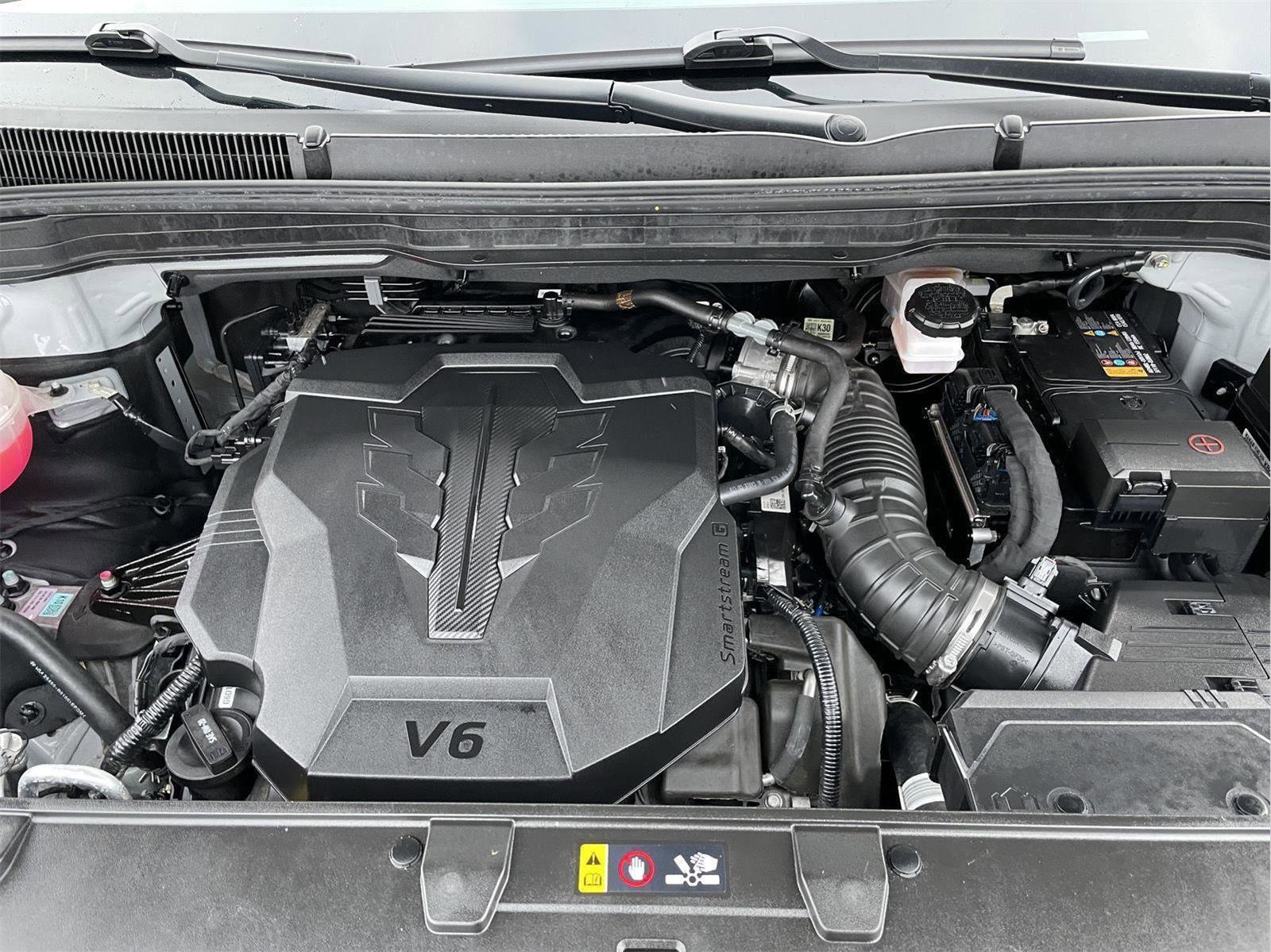 Used 2023 Kia Carnival EX image 12