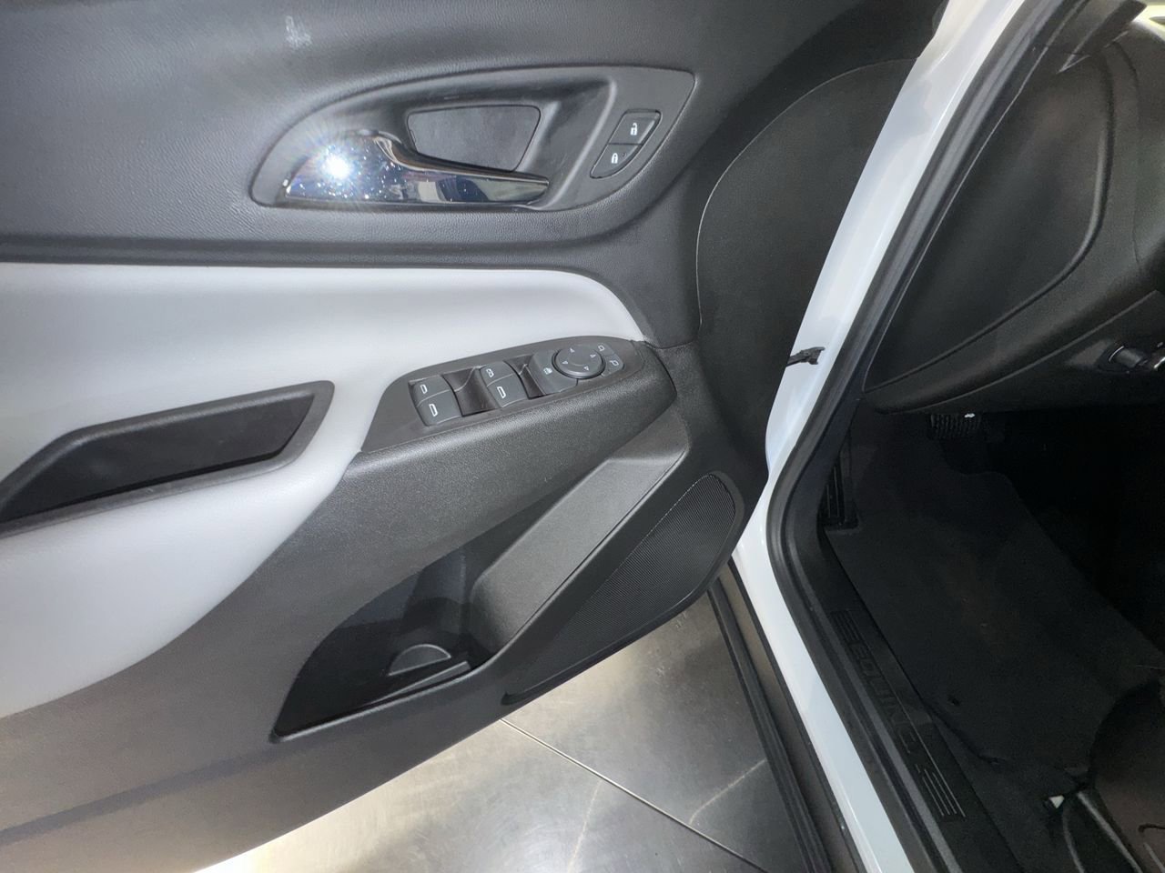 Used 2020 Chevrolet Equinox LS w/ LS Convenience Package image 18