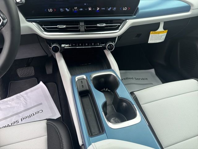 New 2025 Chevrolet Equinox EV LT w/ Convenience Package II FWD image 17