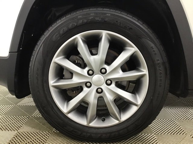 Used 2018 Jeep Cherokee Limited image 25