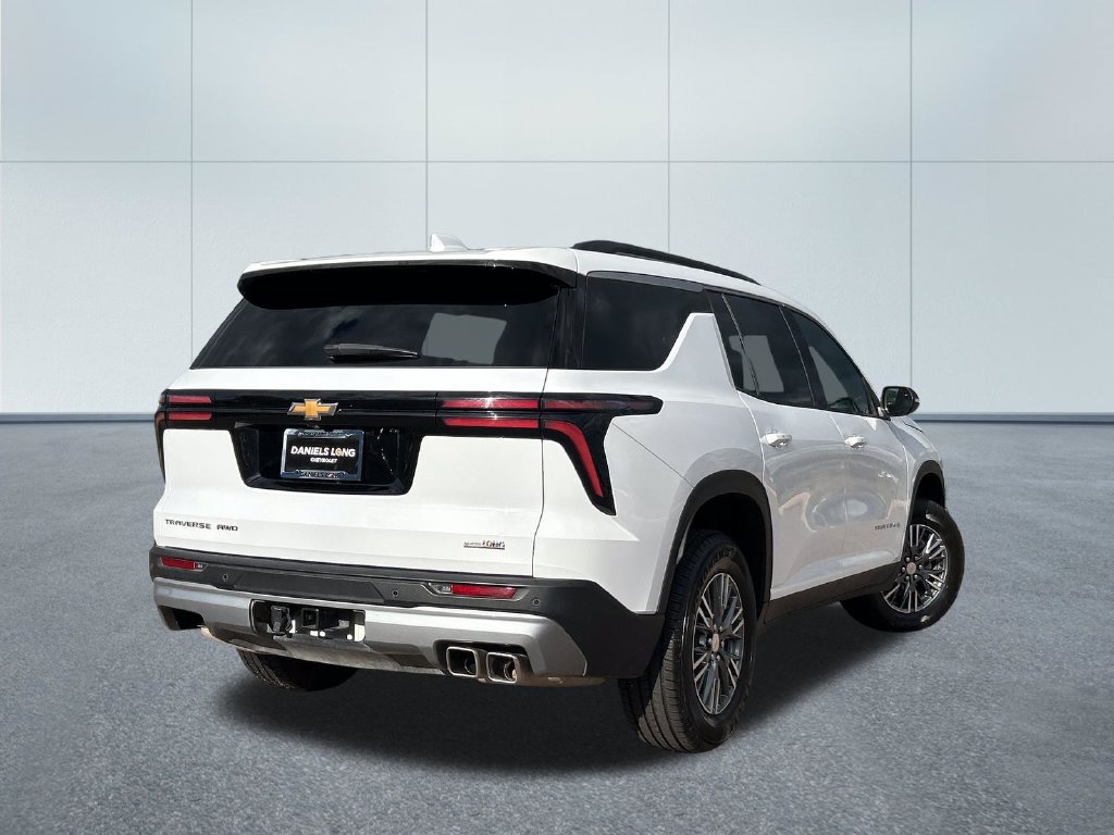 Used 2025 Chevrolet Traverse LT AWD/4WD image 2