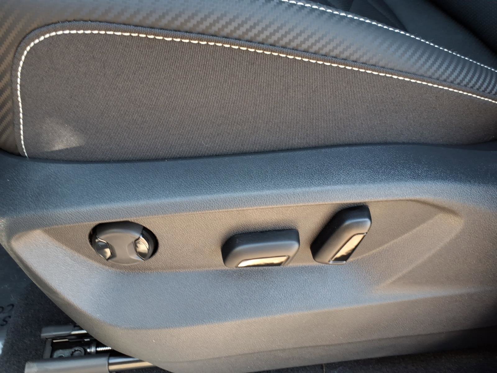 New 2026 Volkswagen Atlas Cross Sport SE image 12