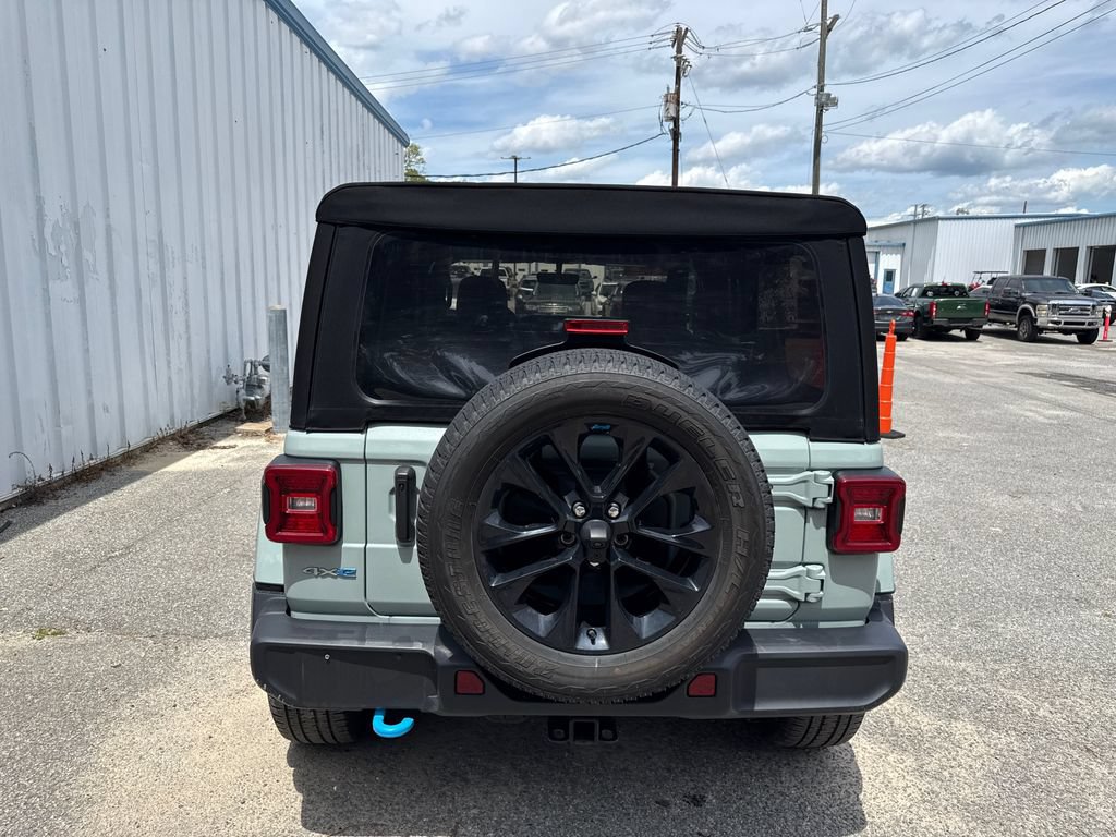 Used 2023 Jeep Wrangler Unlimited Sahara w/ Cold Weather Group AWD/4WD image 7