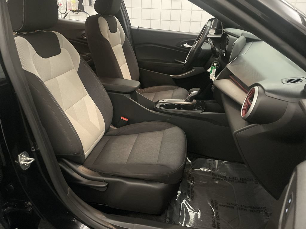 Used 2024 Chevrolet Trax RS w/ Driver Confidence Package FWD image 19