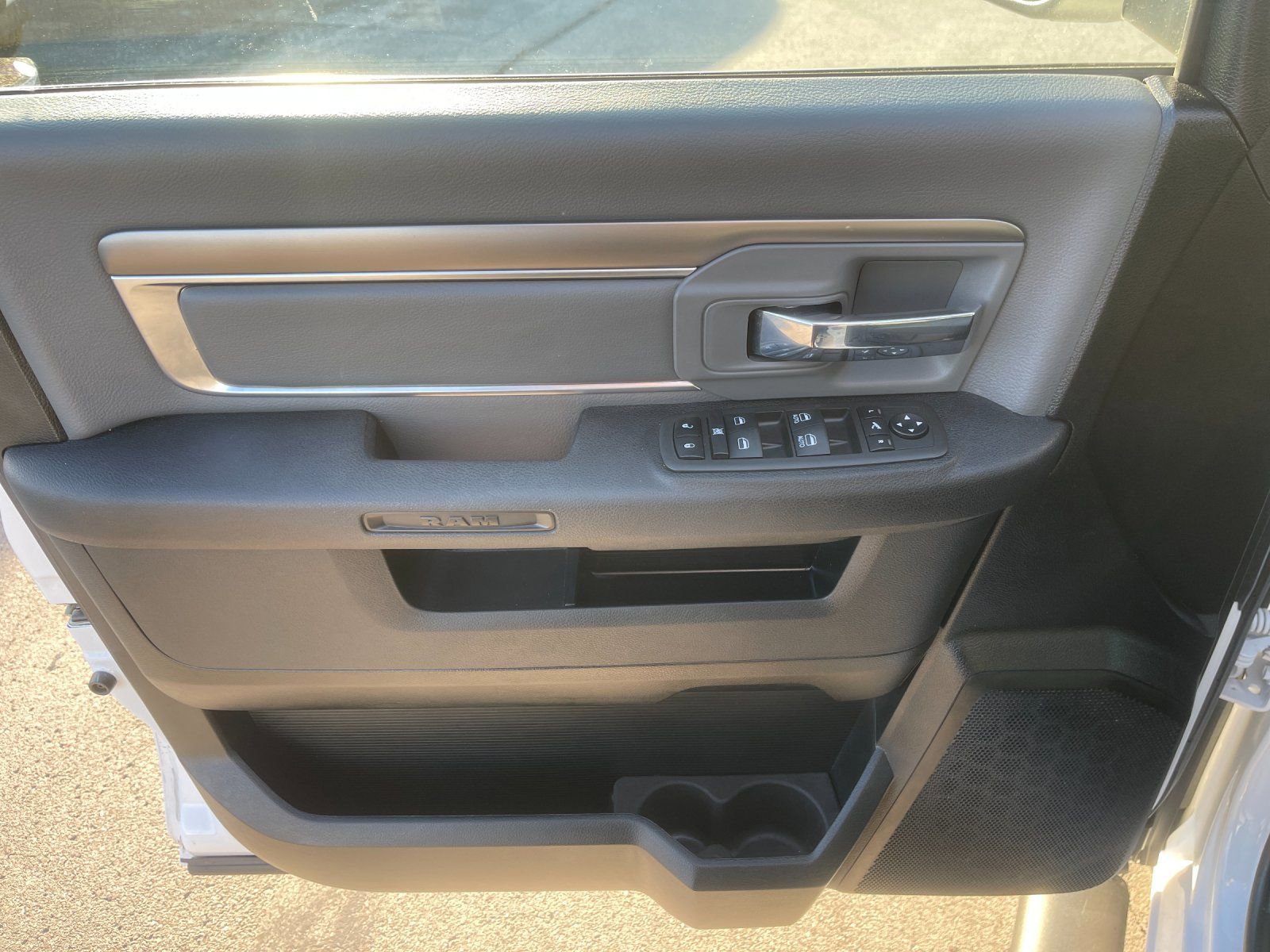 Used 2022 RAM 1500 Classic SLT w/ Electronics Convenience Group image 12