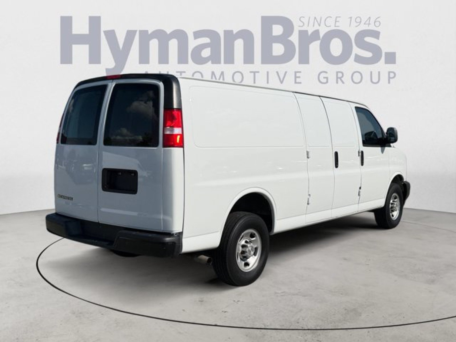 Used 2022 Chevrolet Express 2500 Extended w/ Driver Convenience Package RWD image 3