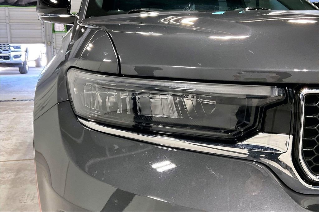 Used 2022 Jeep Grand Cherokee Overland w/ Adv Protech Group III image 39