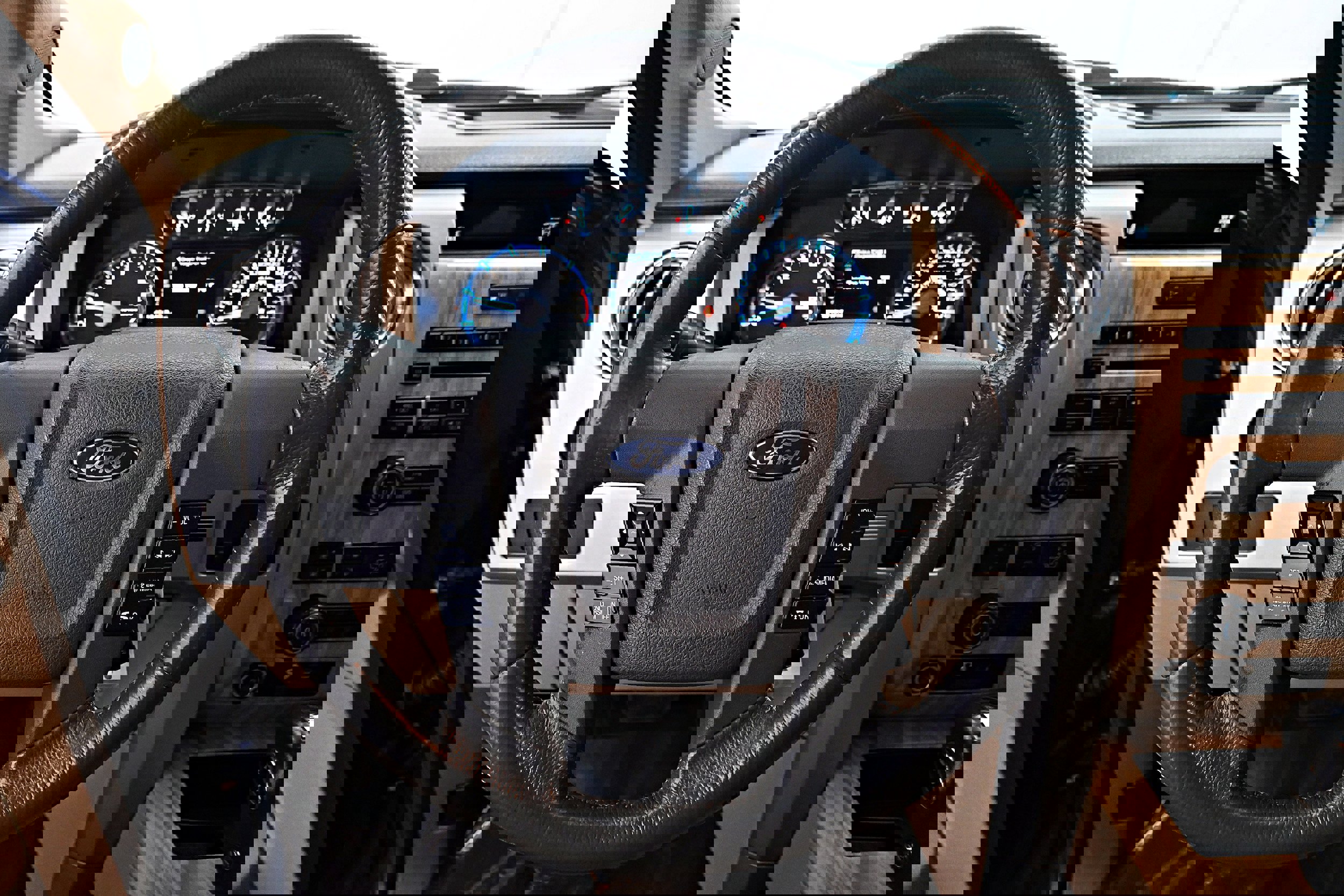 Used 2011 Ford F150 Lariat w/ Max Trailer Tow Pkg image 5