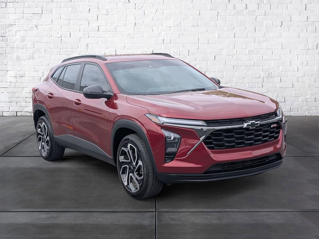 Used 2025 Chevrolet Trax RS w/ Driver Confidence Package image 2