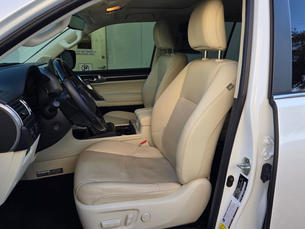 Used 2023 Lexus GX 460 Luxury w/ Sport Design Package image 10