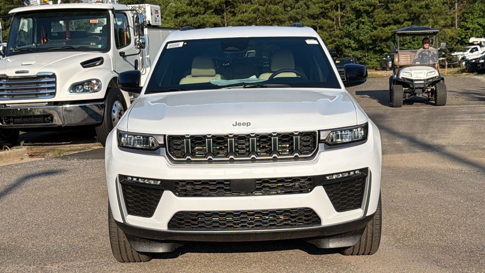 New 2027 Jeep Grand Cherokee Limited AWD/4WD image 3