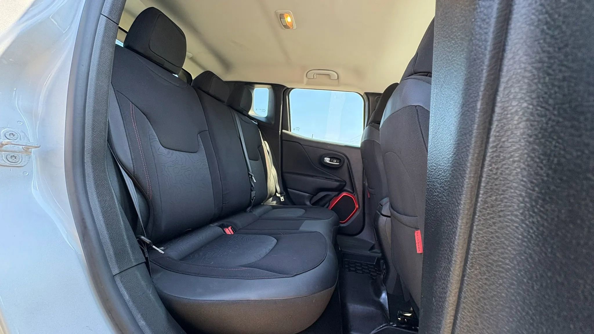 Used 2016 Jeep Renegade Trailhawk AWD/4WD image 29