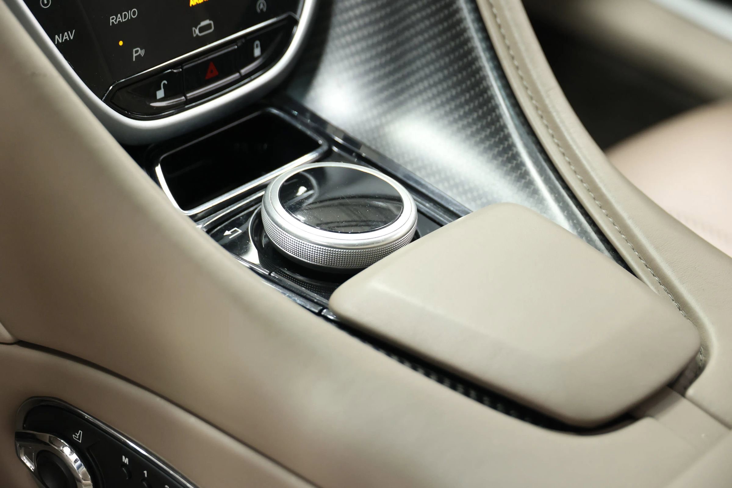 Used 2018 Aston Martin DB11 Coupe image 37