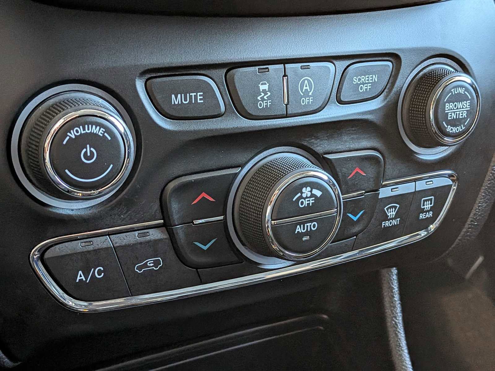 Certified 2020 Jeep Cherokee Limited image 30