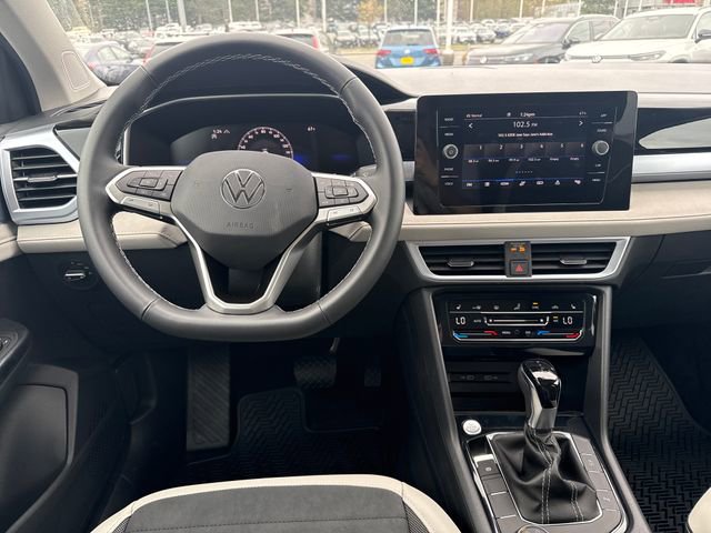 New 2026 Volkswagen Taos SE image 13