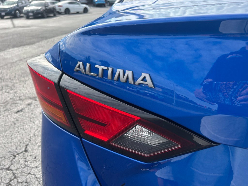 Used 2025 Nissan Altima 2.5 SV FWD image 12