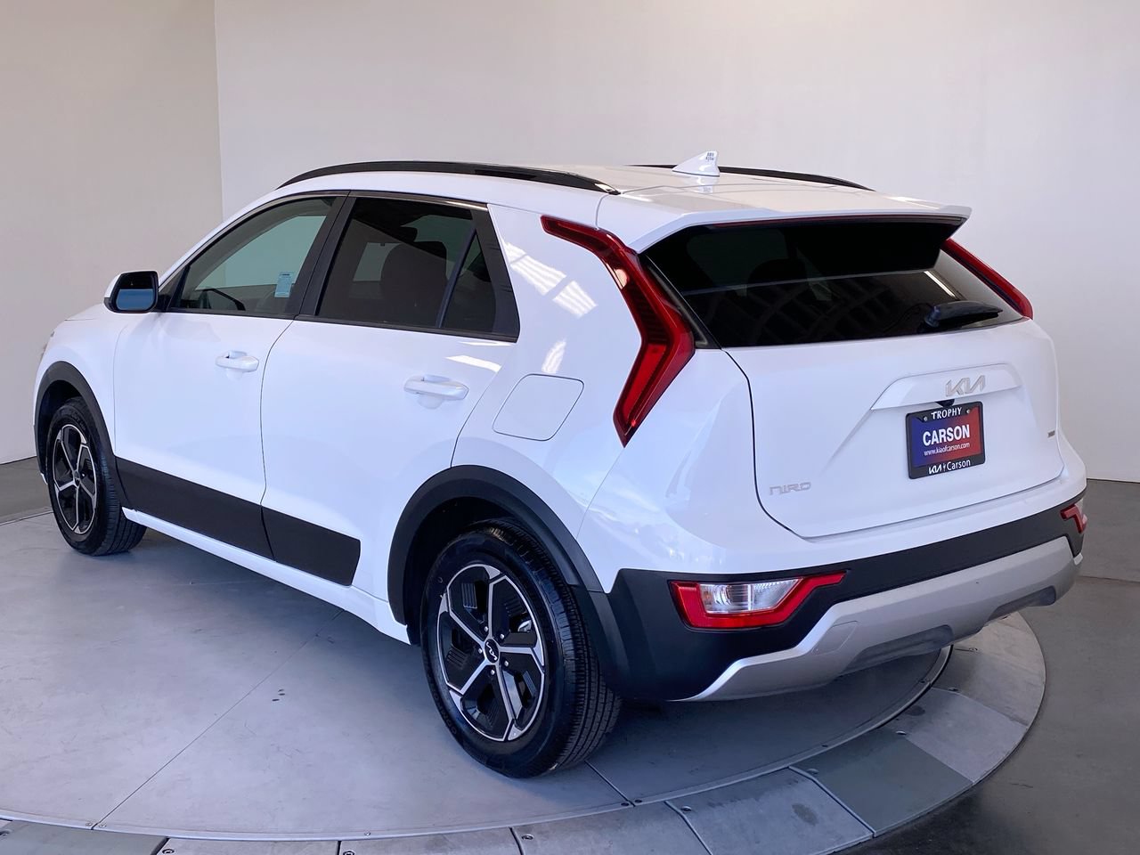 Certified 2025 Kia Niro LX FWD image 3
