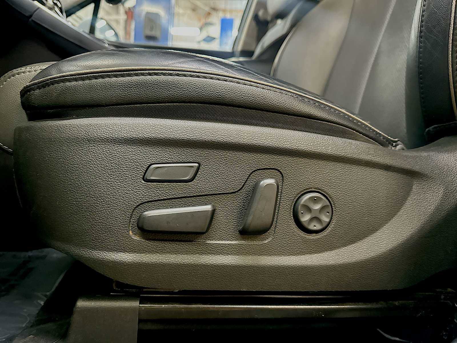 Used 2023 Hyundai Santa Fe Limited FWD image 14
