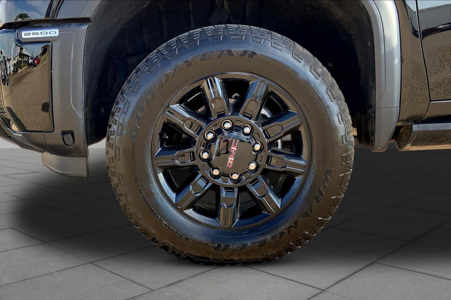 Used 2025 GMC Sierra 2500 AT4 w/ AT4 Premium Plus Package image 11