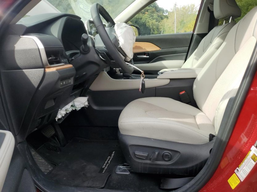Used 2025 Toyota Grand Highlander AWD image 6