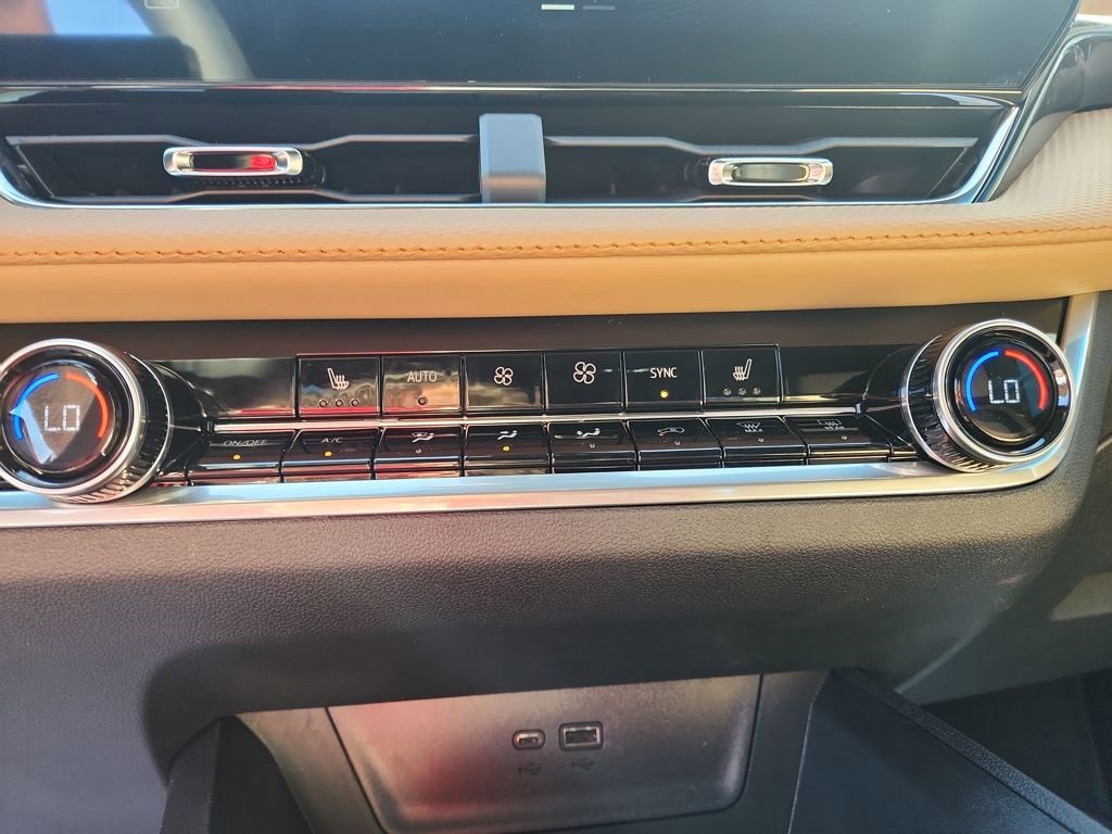 New 2026 Chevrolet Equinox ACTIV w/ LPO, Floor Liner Package image 16