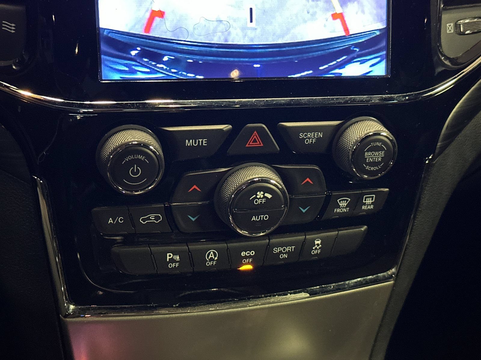 Certified 2020 Jeep Grand Cherokee Altitude AWD/4WD image 17