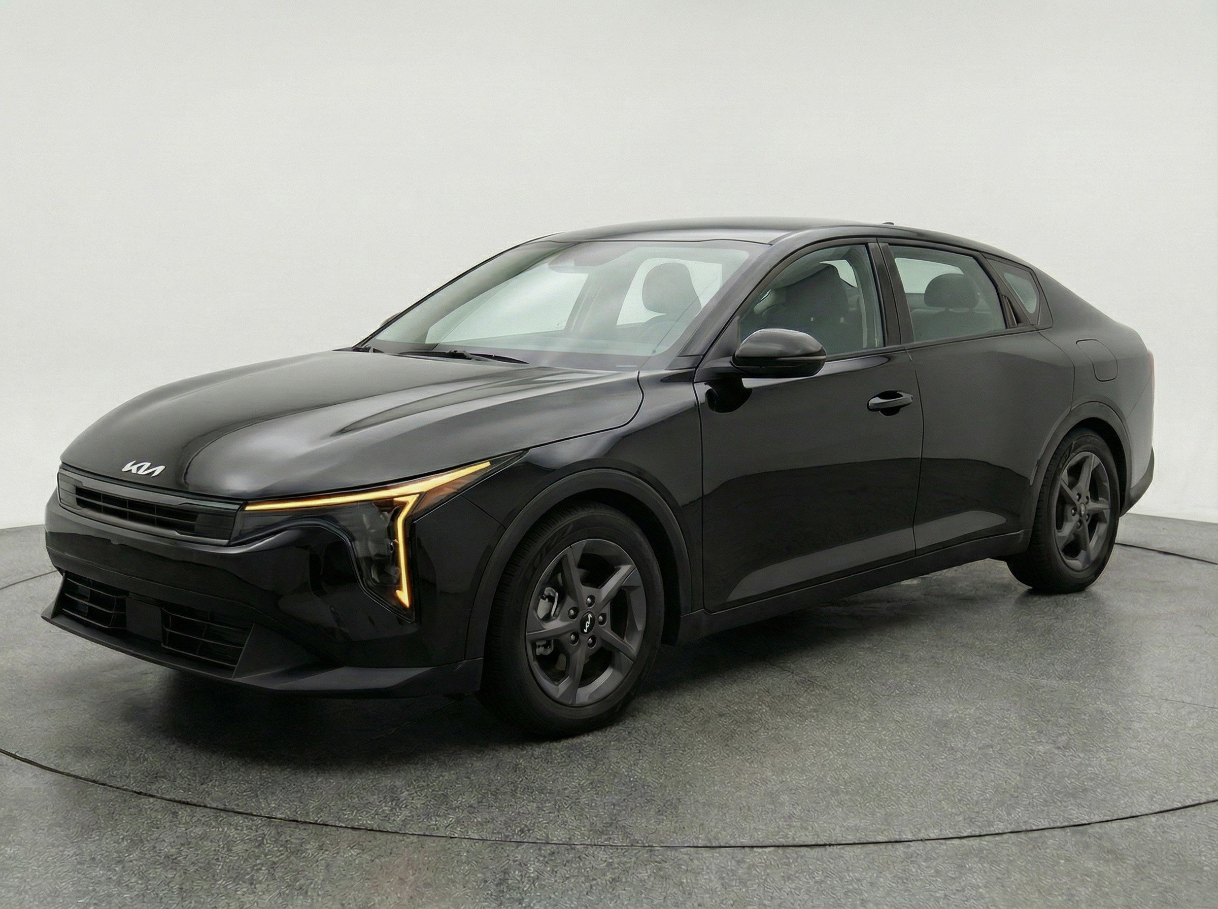 Used 2025 Kia K4 LXS image 3