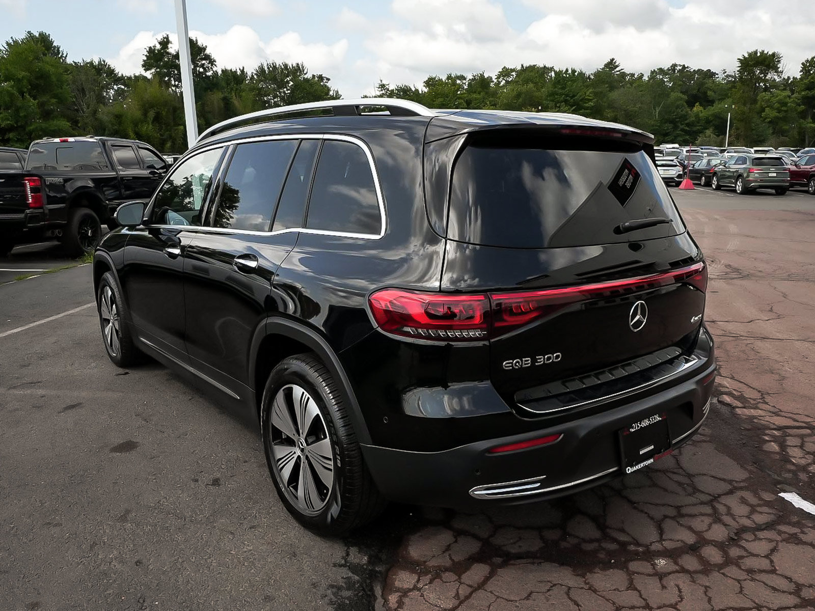 Used 2023 Mercedes-Benz EQB 300 4MATIC w/ Pinnacle Package image 4