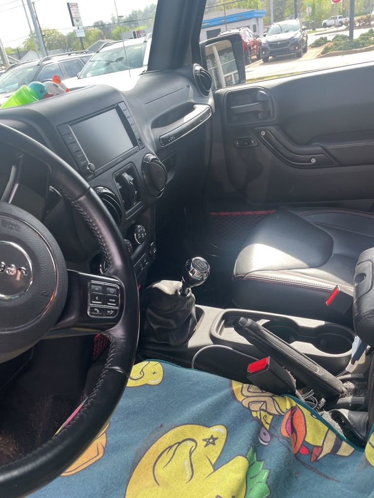 Used 2017 Jeep Wrangler Unlimited Rubicon image 2