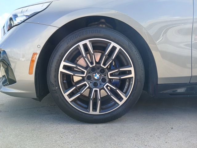 Used 2024 BMW 530i w/ M Sport Package image 5