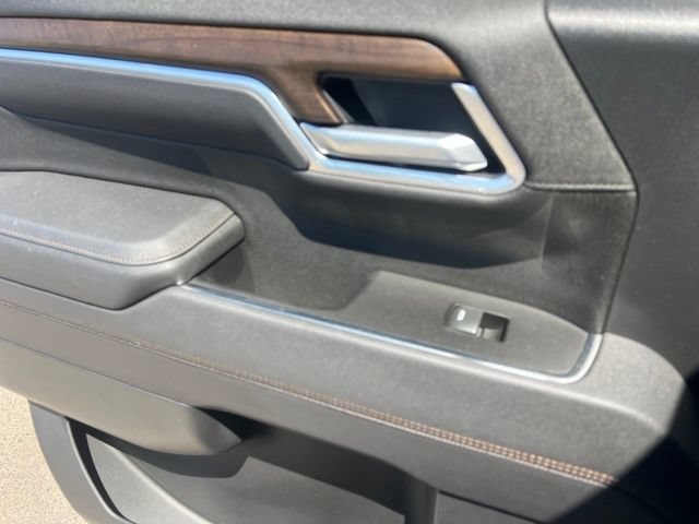 Used 2025 Chevrolet Silverado 1500 High Country w/ High Country Premium Package AWD/4WD image 32