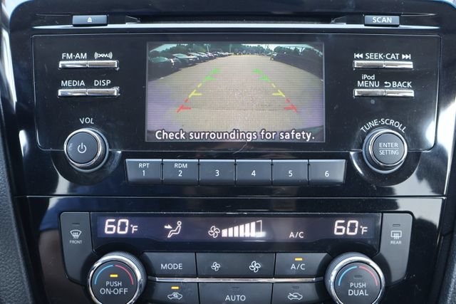Used 2017 Nissan Rogue SV AWD/4WD image 10