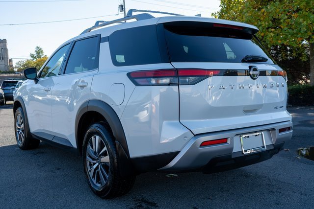 Certified 2025 Nissan Pathfinder SL image 8