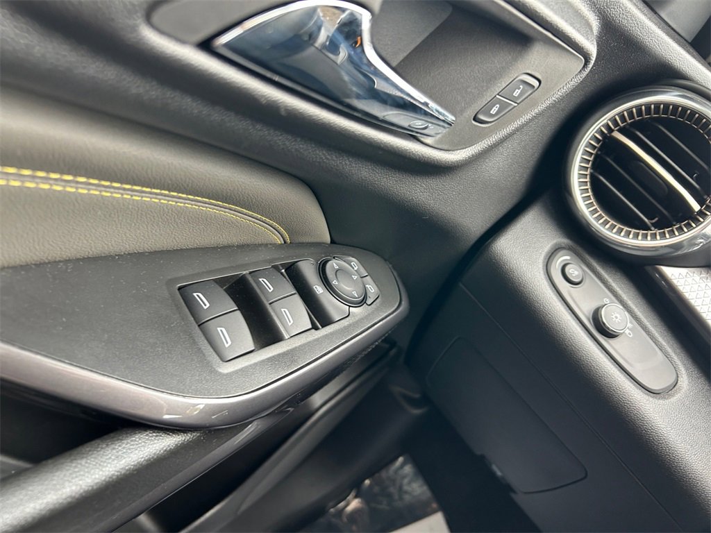 Used 2025 Chevrolet Trax ACTIV w/ Driver Confidence Package image 27