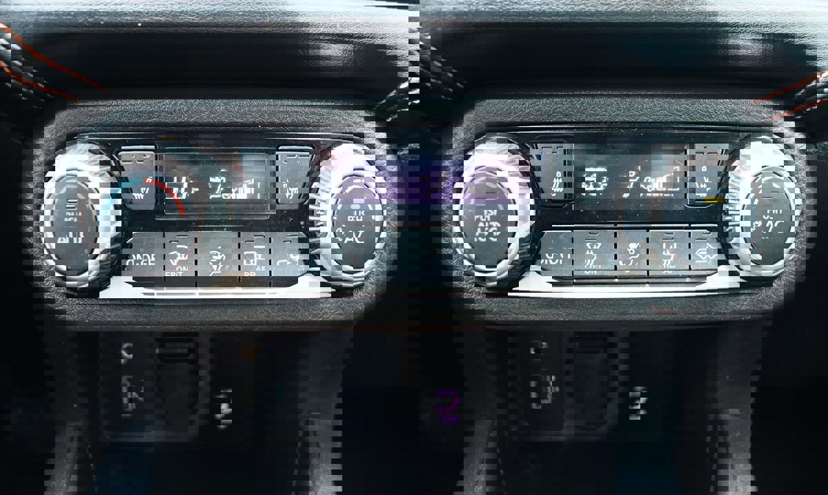 Used 2020 Nissan Versa SR w/ Electronics Package image 44