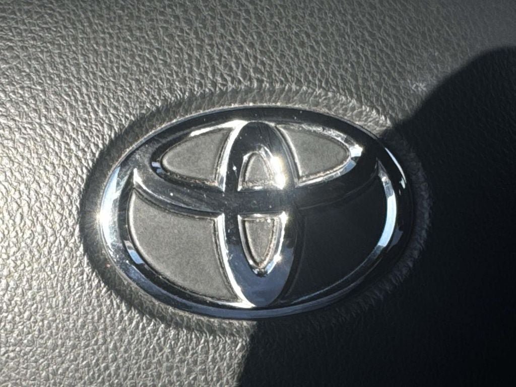 Used 2021 Toyota C-HR XLE FWD image 32