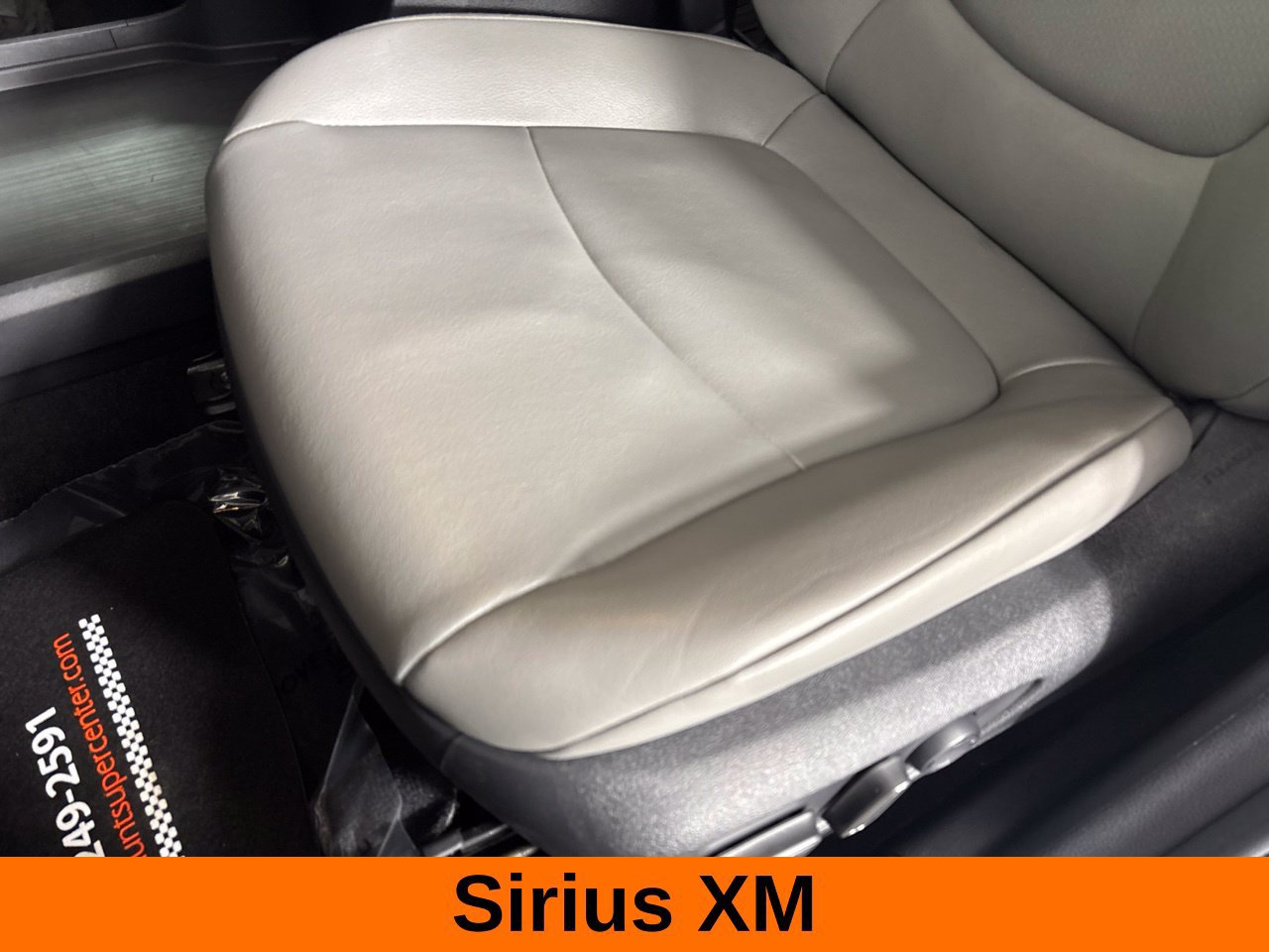 Used 2025 Toyota Sienna XLE FWD image 15