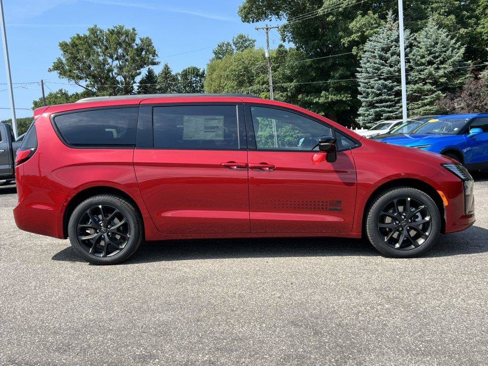 New 2027 Chrysler Pacifica Select AWD/4WD image 41