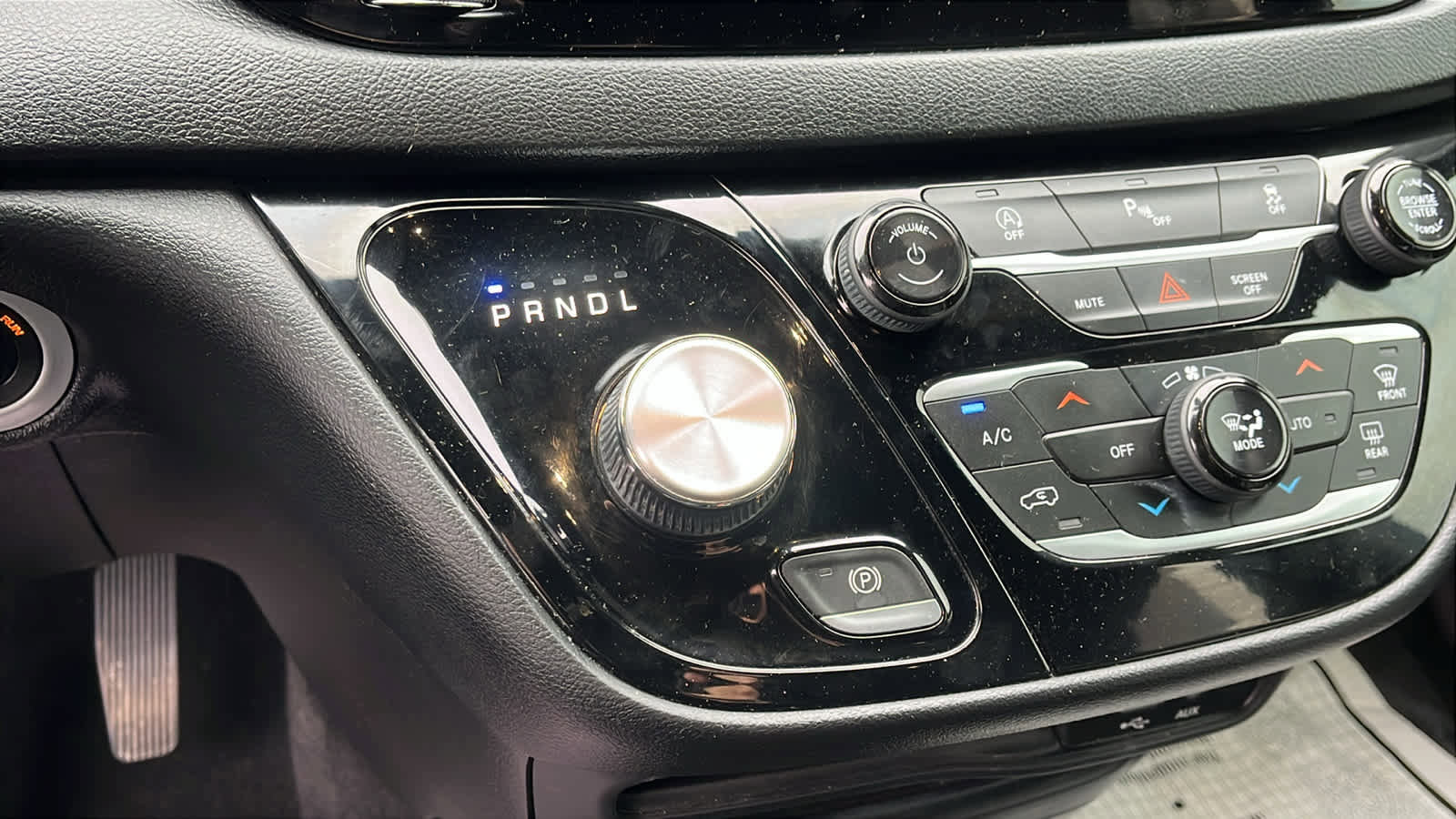 Used 2020 Chrysler Pacifica Touring-L w/ S Appearance Package image 17