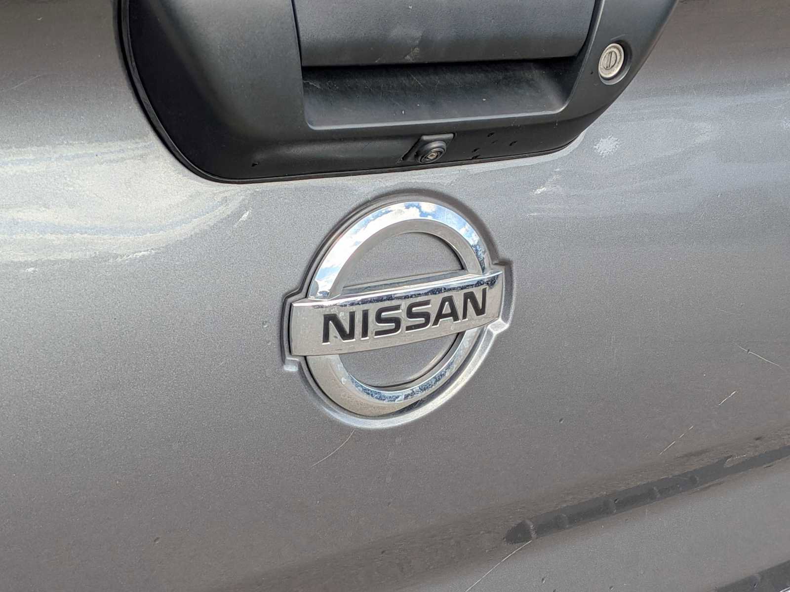 Used 2018 Nissan Titan SV image 11