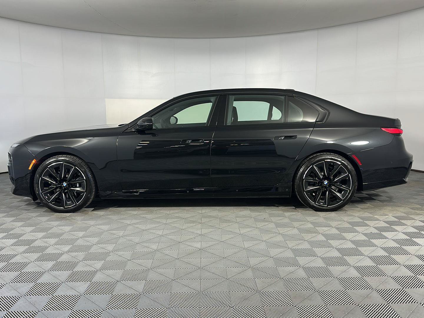 New 2026 BMW i7 xDrive60 w/ Executive Package AWD/4WD image 4